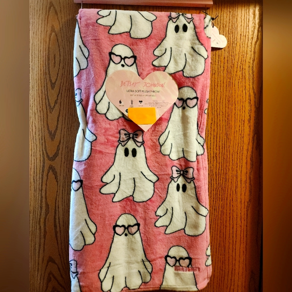 NWT TIKTOK VIRAL GHOST PINK BETSEY JOHNSON THROW / PINK BOW👻🎀HALLOWEEN